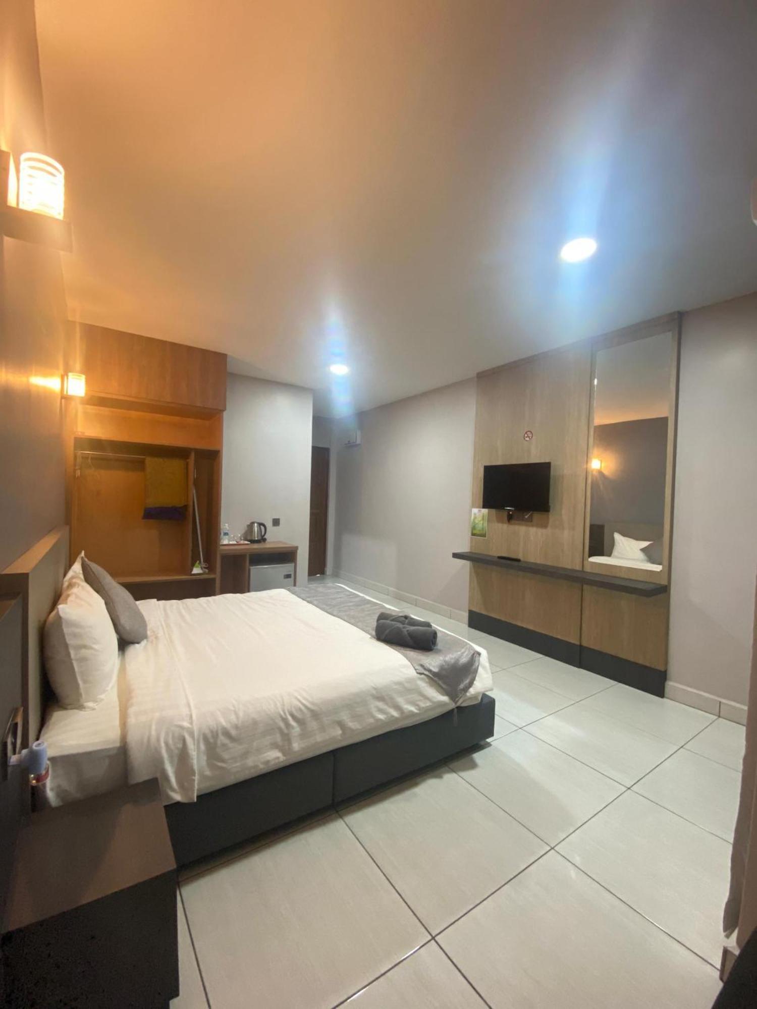 Grand Village Inn Pantai Cenang  Buitenkant foto