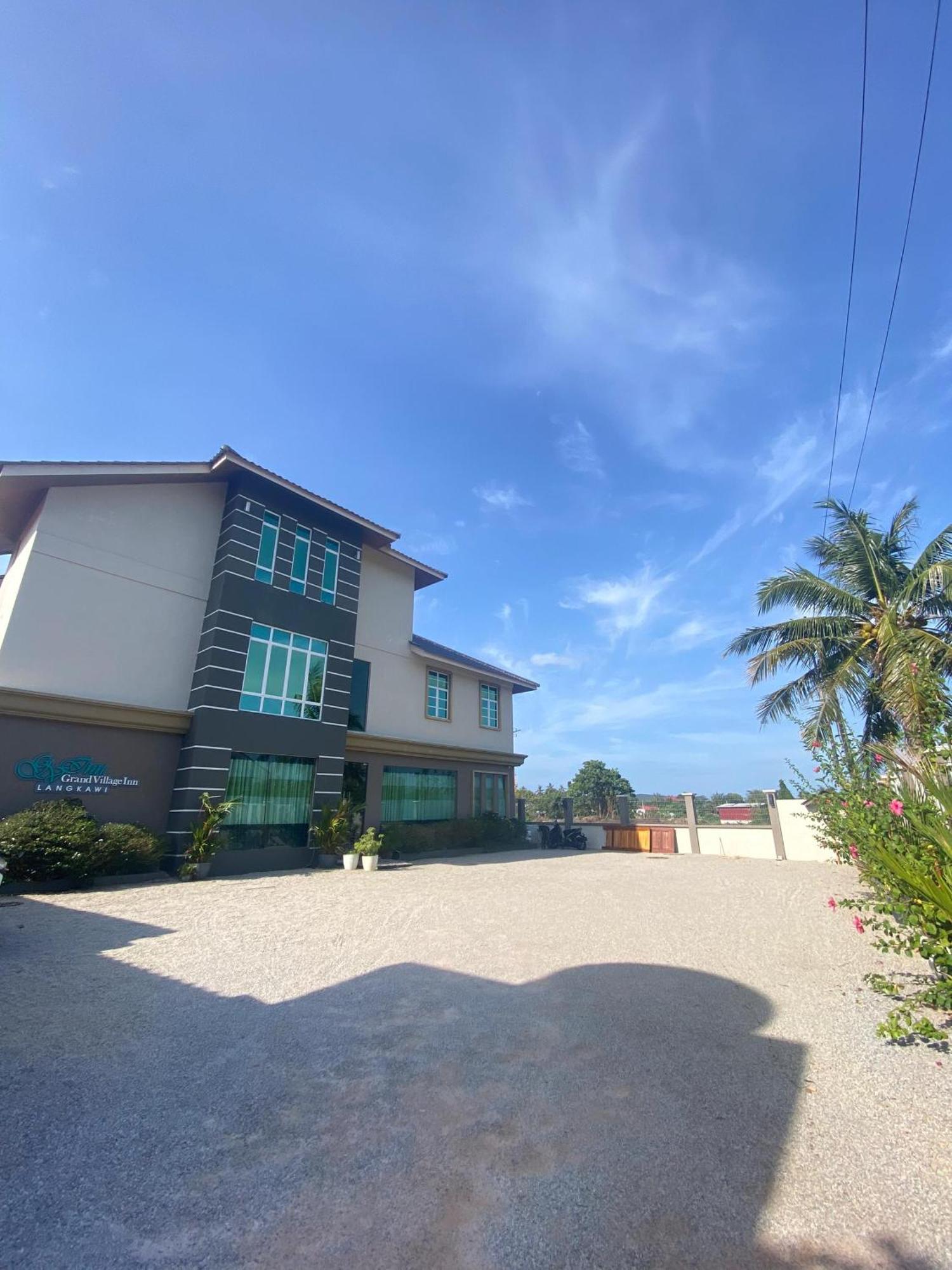 Grand Village Inn Pantai Cenang  Buitenkant foto