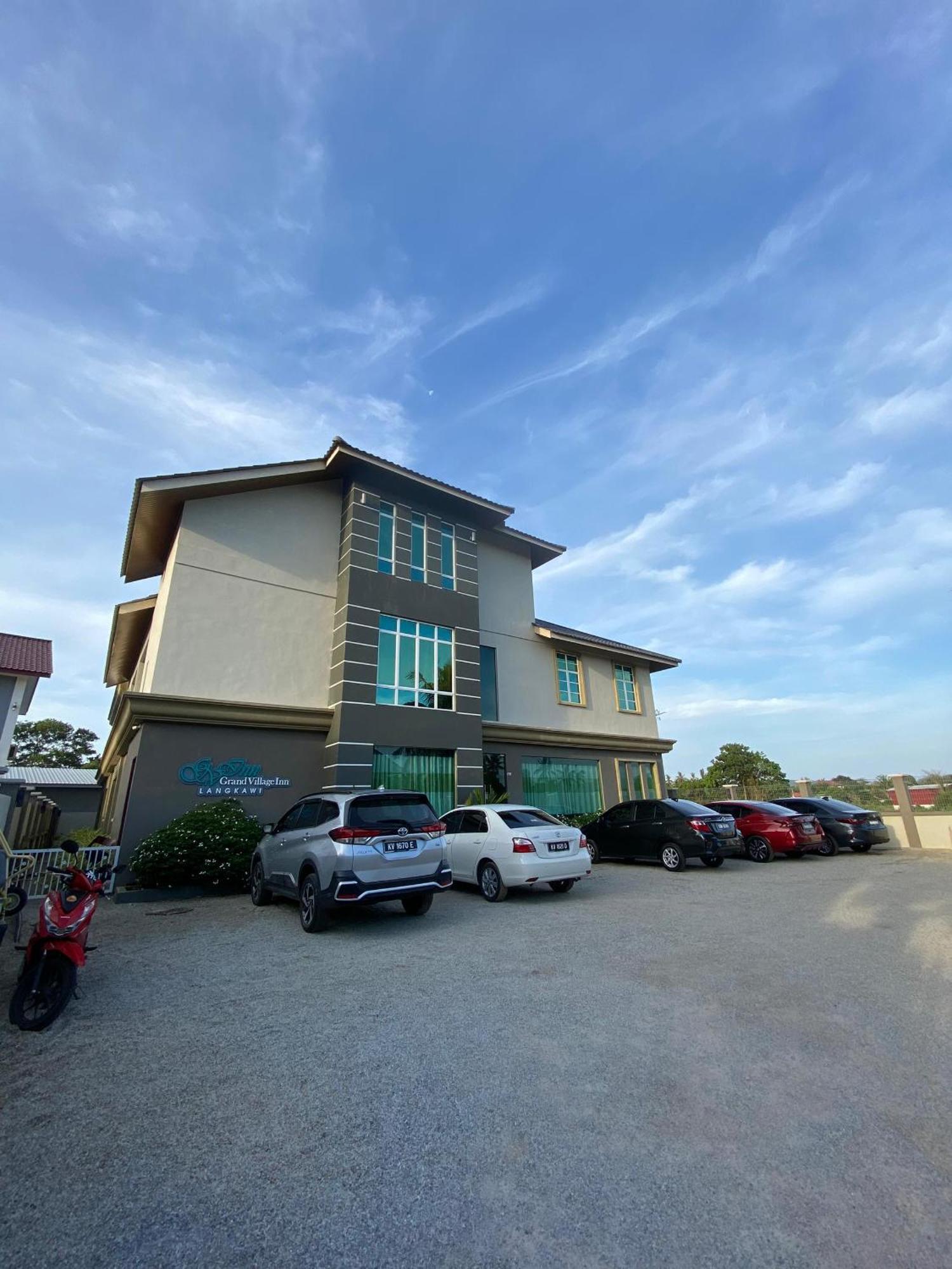 Grand Village Inn Pantai Cenang  Buitenkant foto