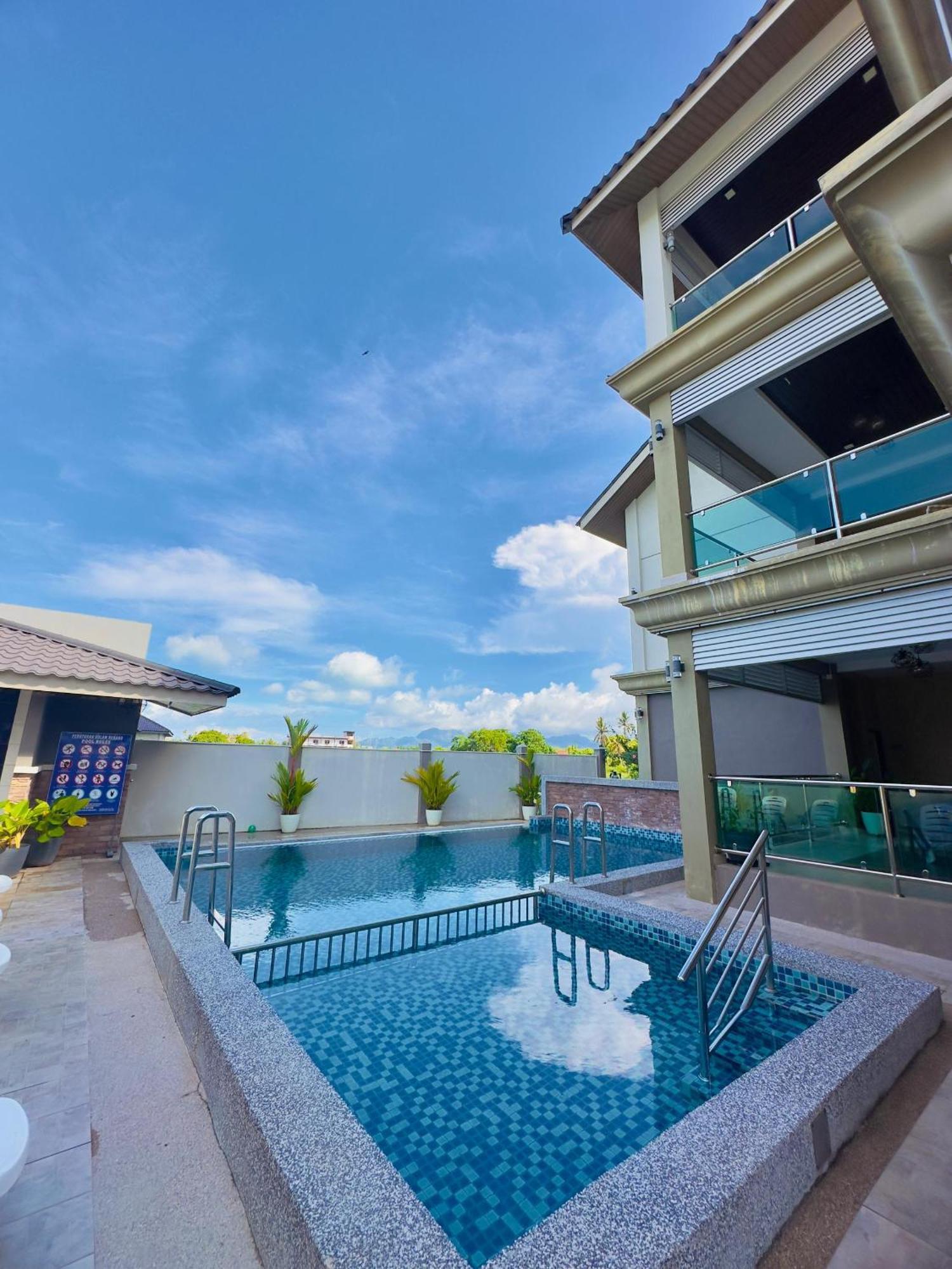 Grand Village Inn Pantai Cenang  Buitenkant foto
